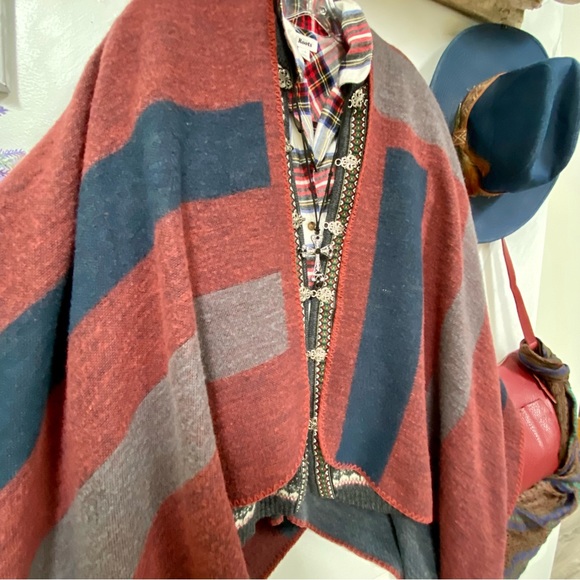 BB DOKOTA reversible cape/body wrap w country:prairie/western/cottage vibe - Picture 4 of 14
